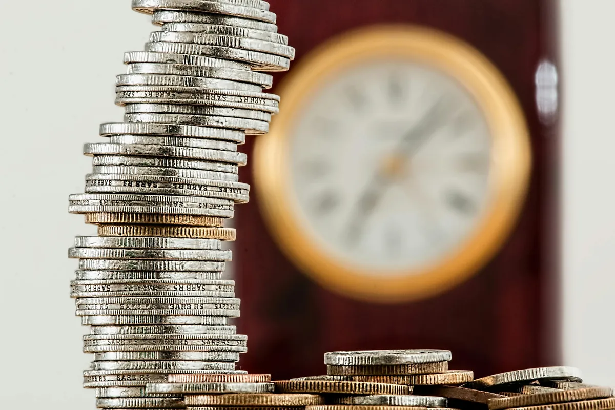 18h18 signification : Dévoilez Amour, Anges & Abondance - Balance Prosperity Inner Wealth