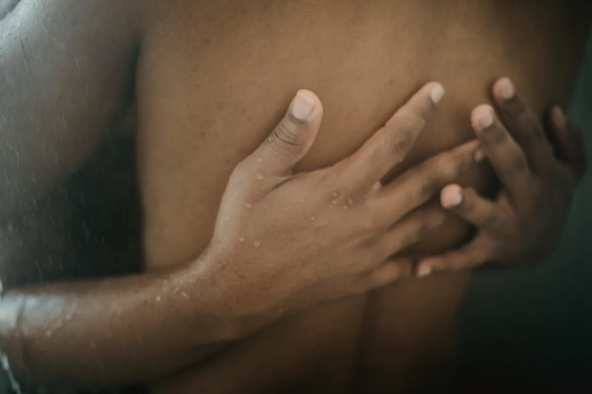 Je l'aime mais je n'ai pas envie de lui : normal ? - Emotional distance Intimacy struggles Relationship shift Vulnerability