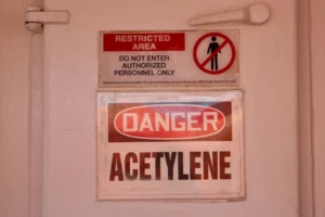 Danger: restricted area with acetylene.