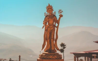 woman standing statue during daytime