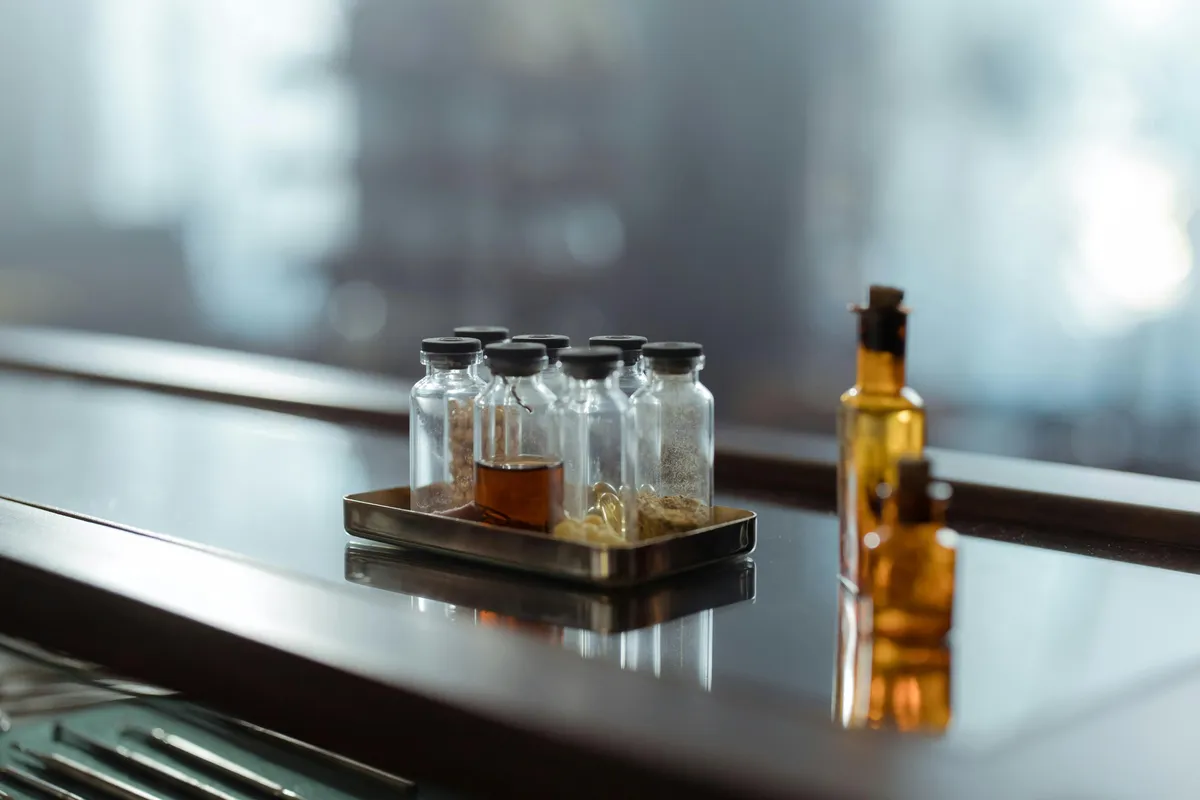 homeopathic remedies vials pellets ear - photo par cottonbro studio