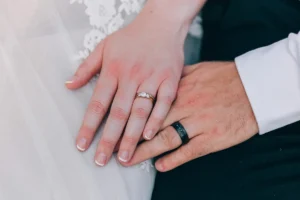 married-man wedding-ring secret-romance longing-glance - photo par Western Sydney Wedding Photo and Video