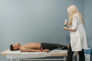 osteopath clinic patient examination - photo par Pavel Danilyuk