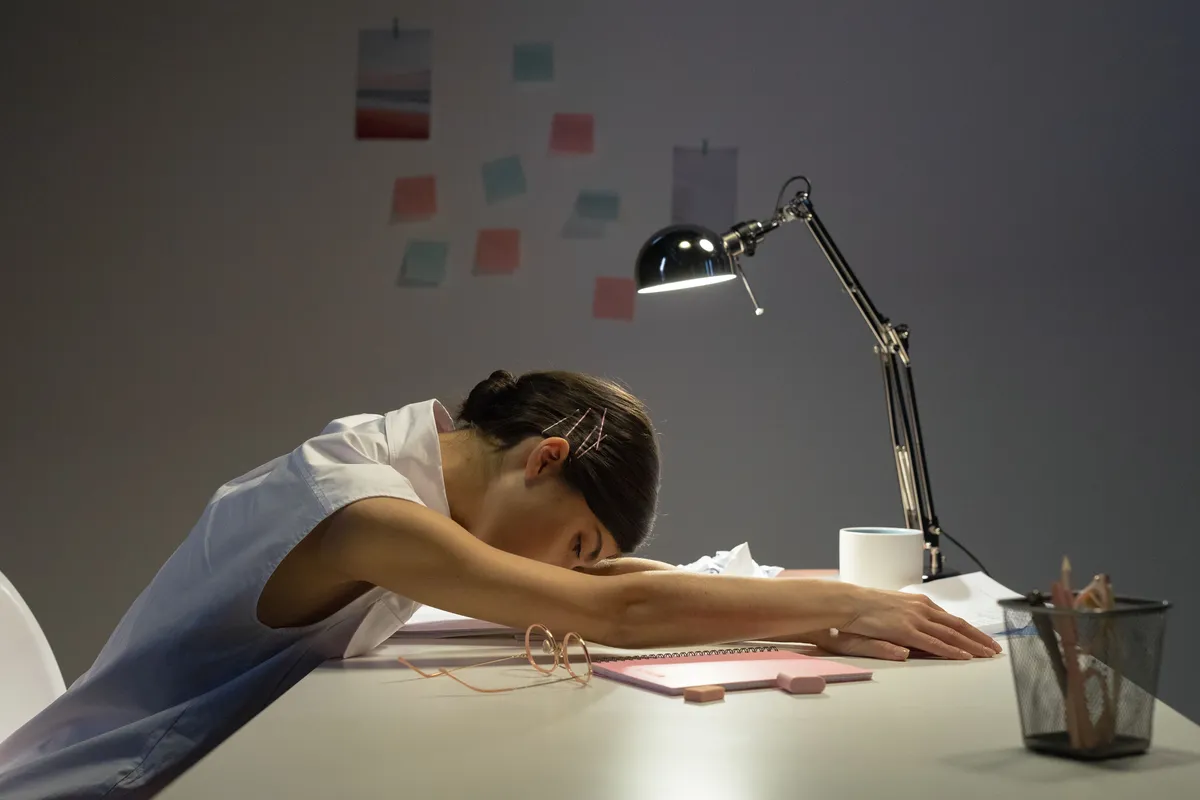 burnout recovery stages sleep energy - photo par cottonbro studio