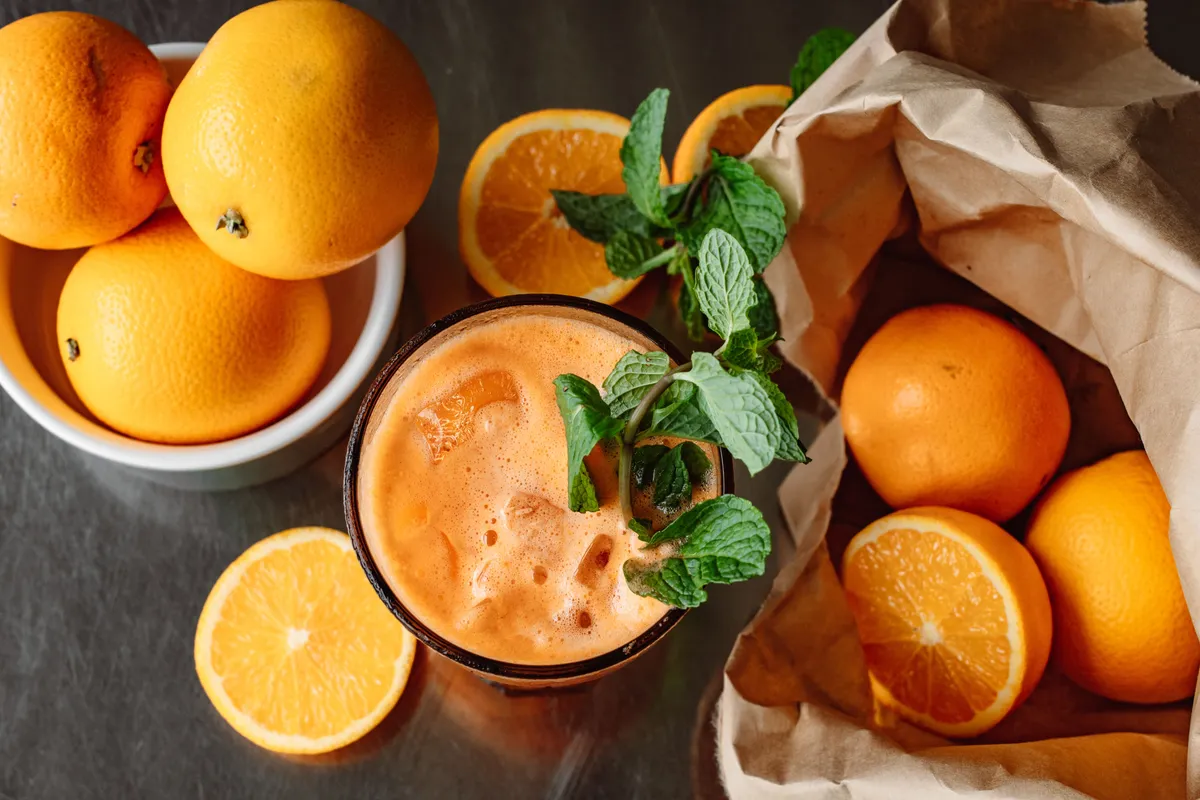 citrus zest fresh juice processed juice - photo par ROMAN ODINTSOV